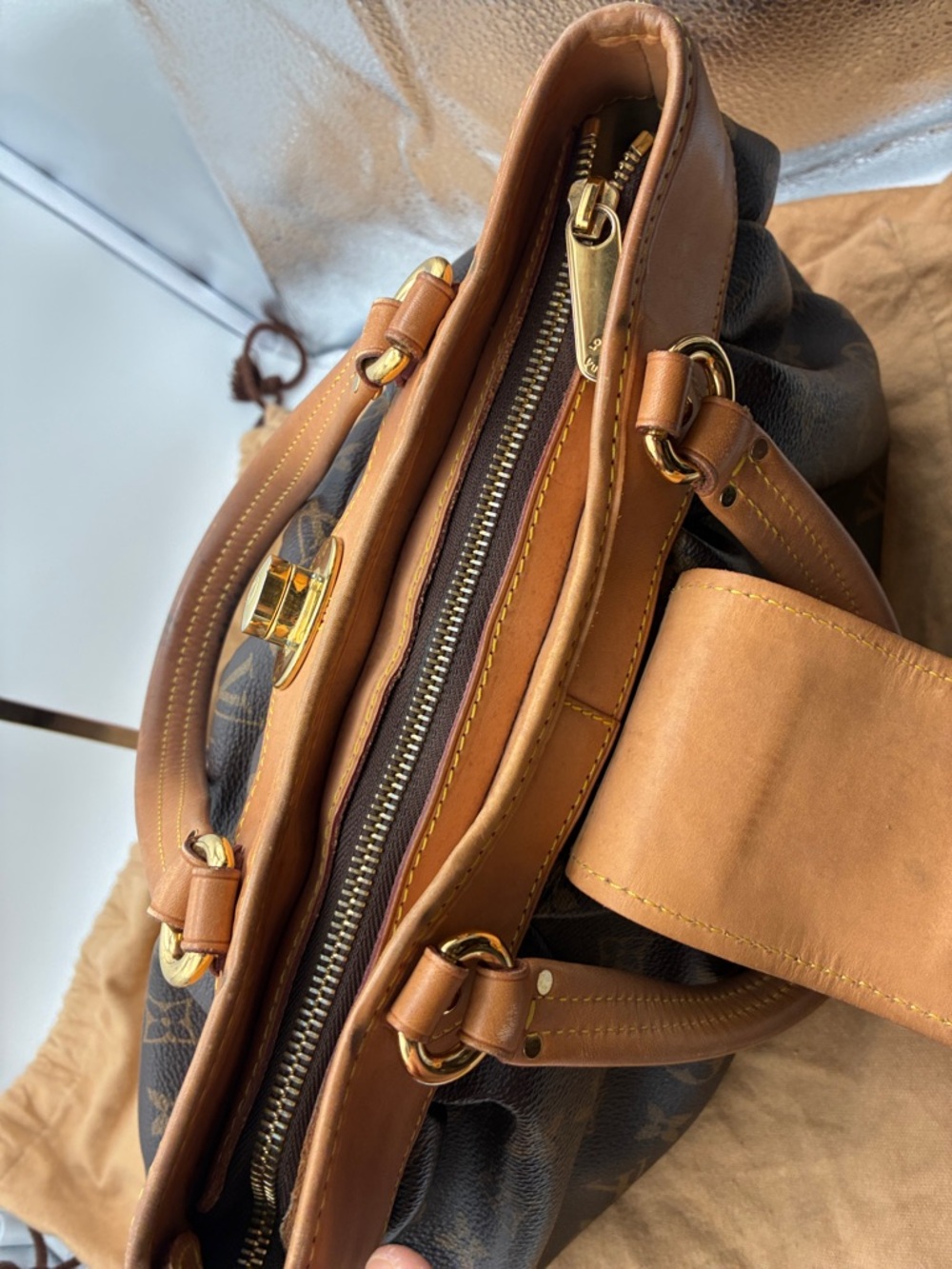 Louis Vuitton monogram boetie mm hand bag with LV dust bag and COA - Picture 4 of 17